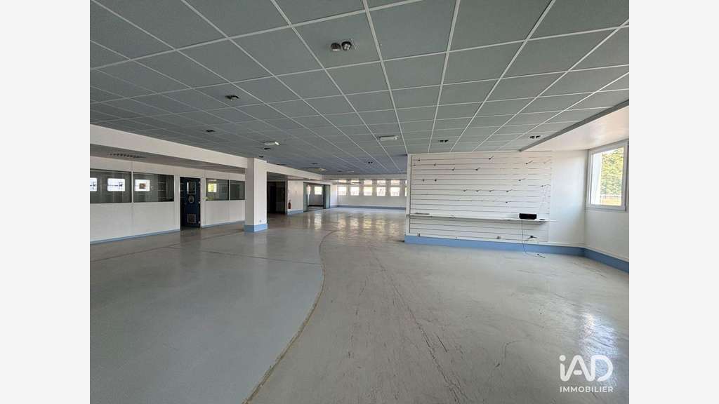 Local commercial à Les Essarts-le-Roi