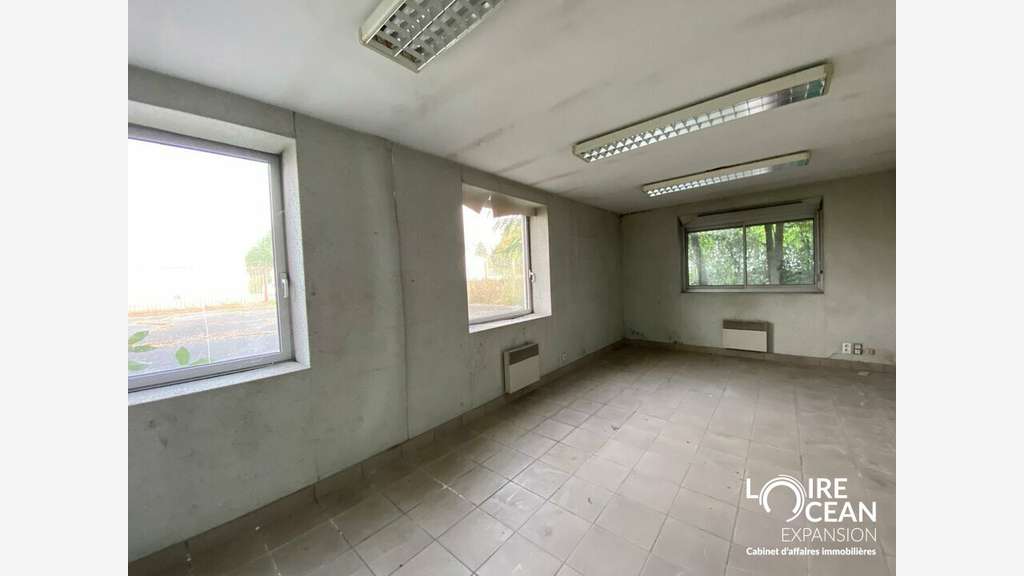 A louer local activité 530m² parking Les Herbiers