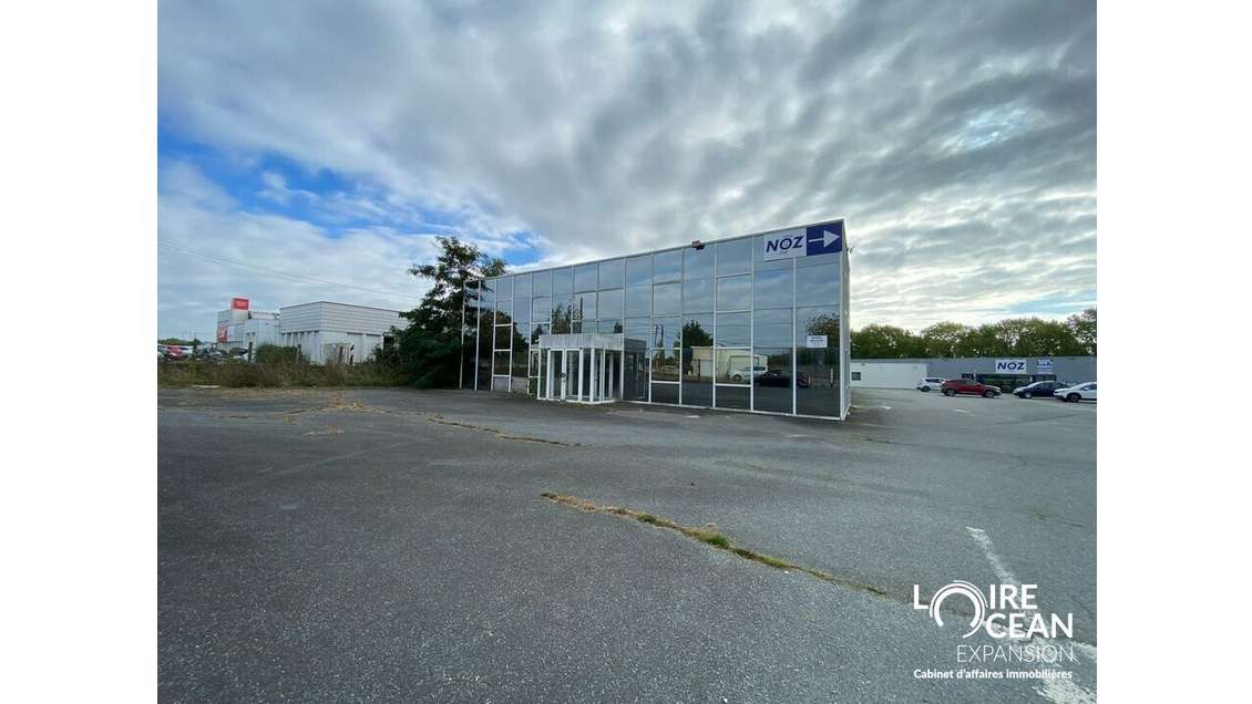 A louer local activité 530m² parking Les Herbiers