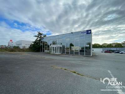 A louer local activité 530m² parking Les Herbiers