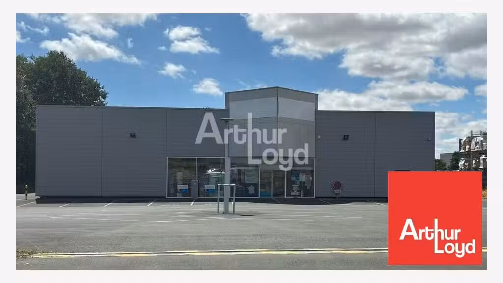 Local commercial de 705m² à louer aux Herbiers