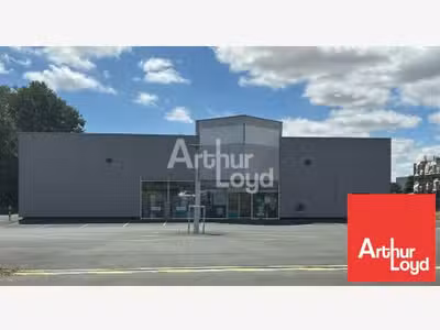 Local commercial de 705m² à louer aux Herbiers