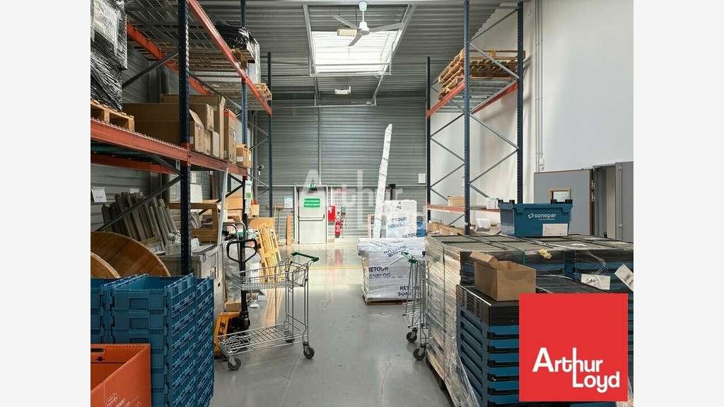 Local commercial de 705m² à louer aux Herbiers