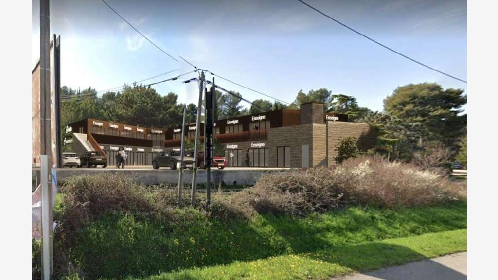 A louer local commercial 727m² Les Pennes-Mirabeau