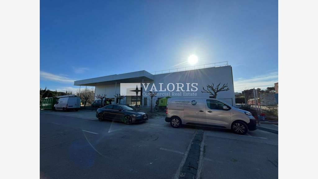 A louer superbe local neuf 550m² Plan de Campagne