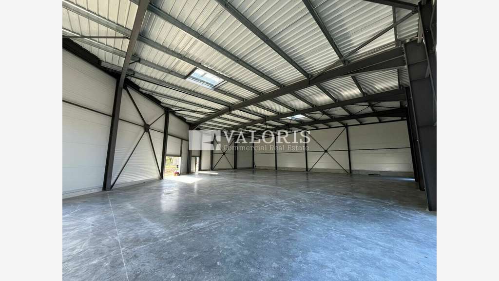 A louer superbe local neuf 550m² Plan de Campagne