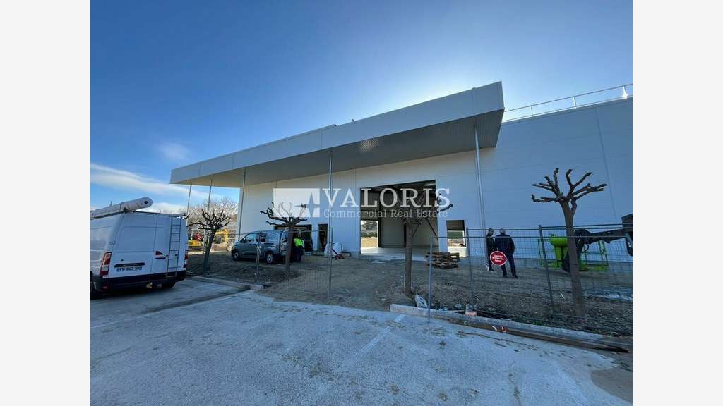 A louer superbe local neuf 550m² Plan de Campagne