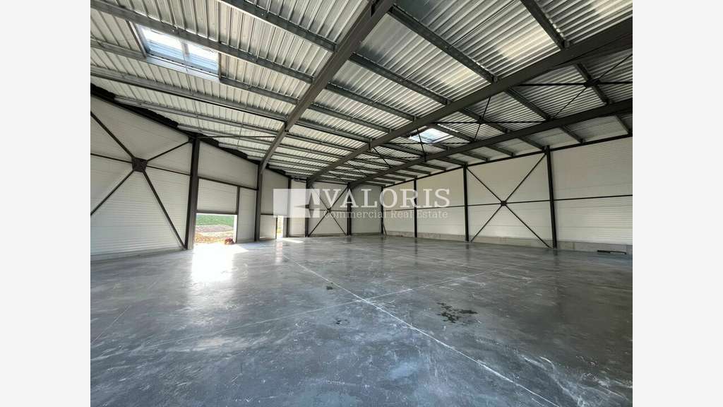 A louer superbe local neuf 550m² Plan de Campagne