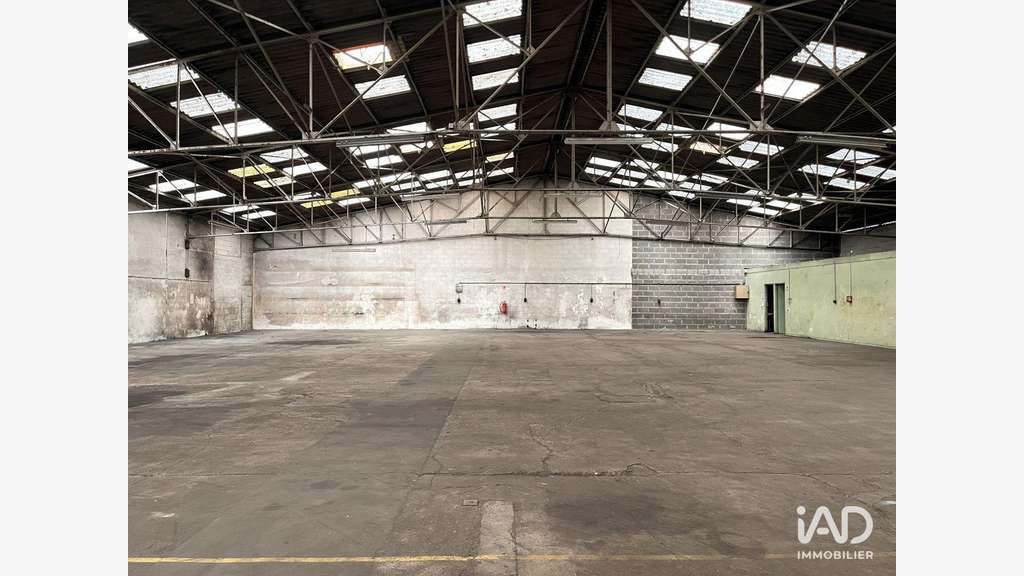 A louer dépôt de 1500m² en za aux Ponts-de-Cé
