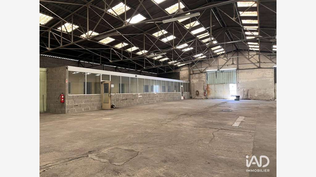 A louer dépôt de 1500m² en za aux Ponts-de-Cé