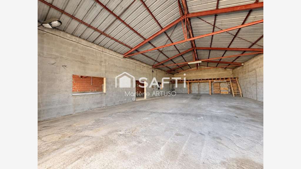 Loue entrepôt 300m² bureau 20m² les Pujols (09100)