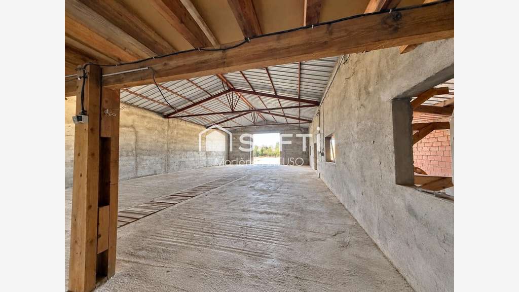 Loue entrepôt 300m² bureau 20m² les Pujols (09100)