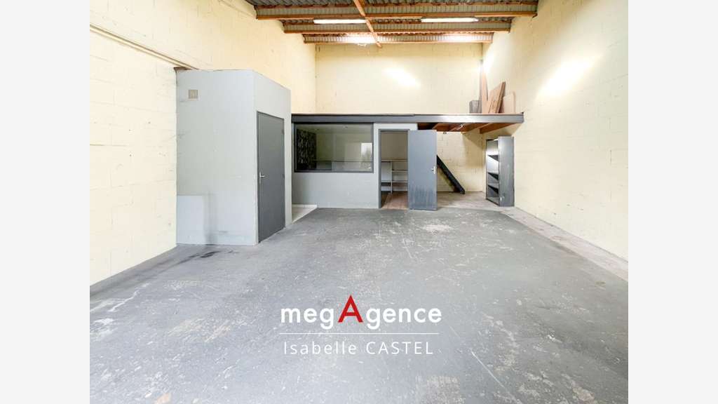 Local pro garage 84m² à louer aux Sables d'Olonne