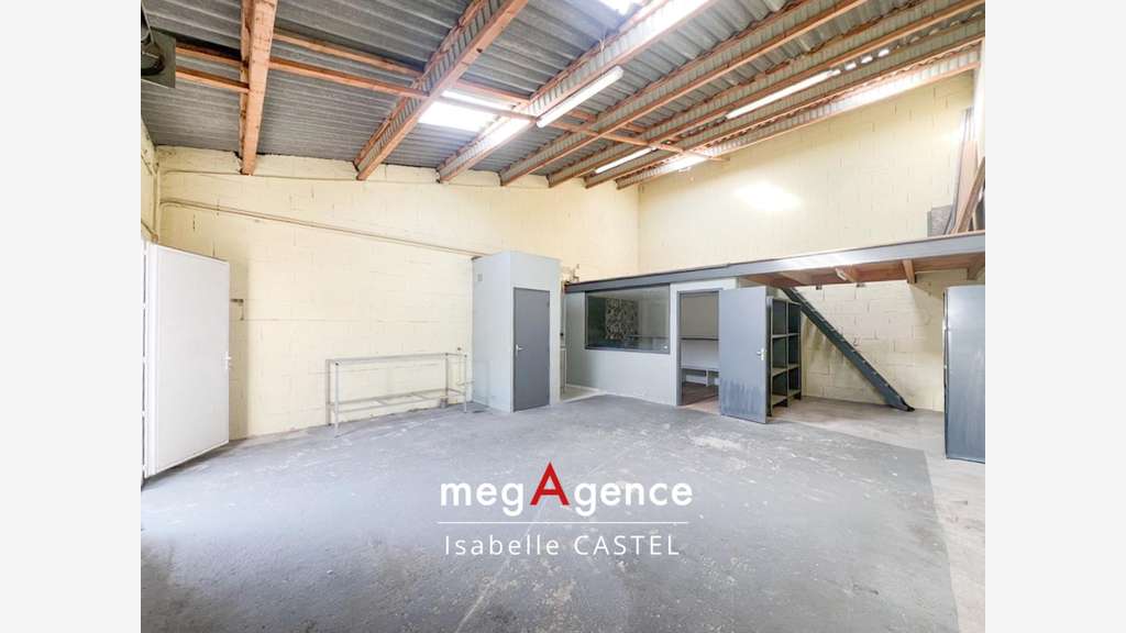 Local pro garage 84m² à louer aux Sables d'Olonne