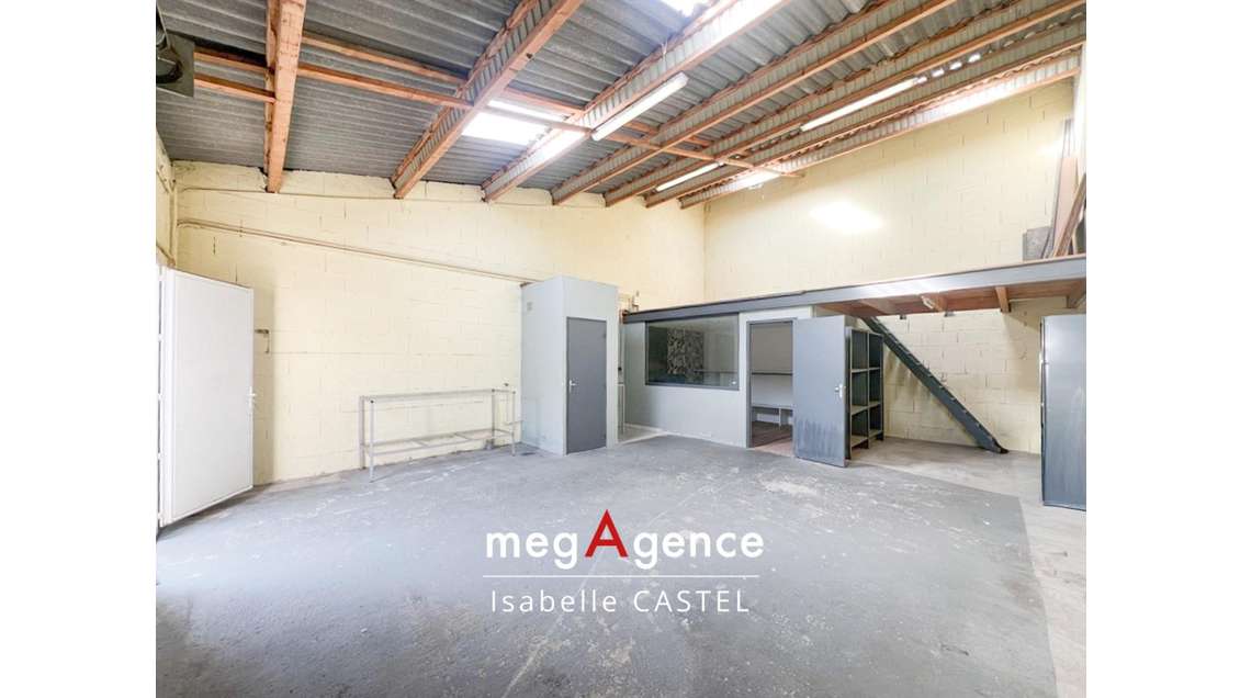 Local pro garage 84m² à louer aux Sables d'Olonne