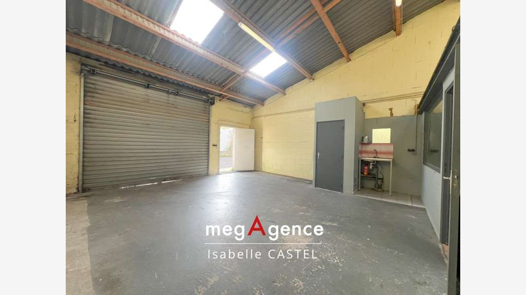 Local pro garage 84m² à louer aux Sables d'Olonne
