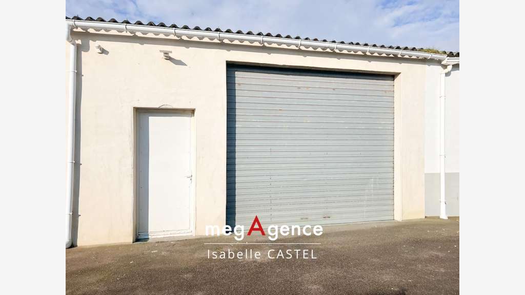 Local pro garage 84m² à louer aux Sables d'Olonne