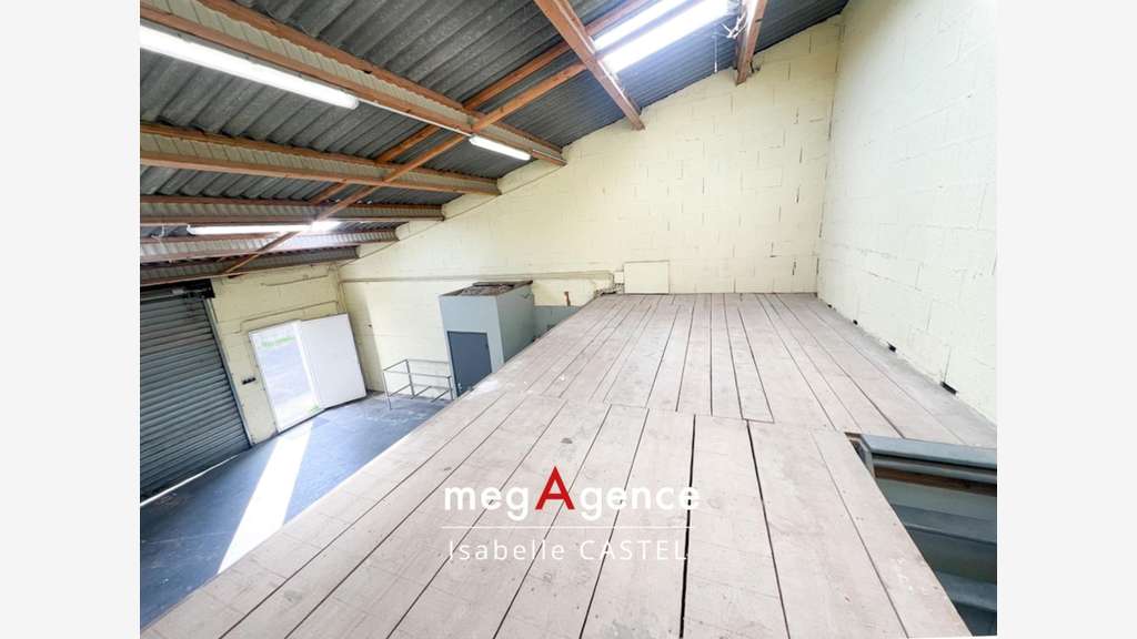 Local pro garage 84m² à louer aux Sables d'Olonne