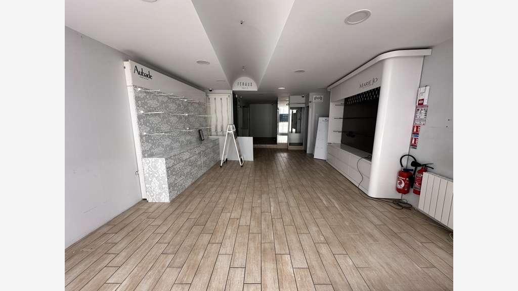 Location local 75m² Les Sables-d'Olonne centre