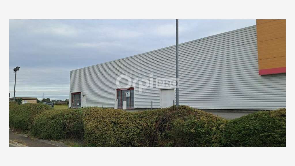 Local commercial de 370m² à louer à Lescar Soleil