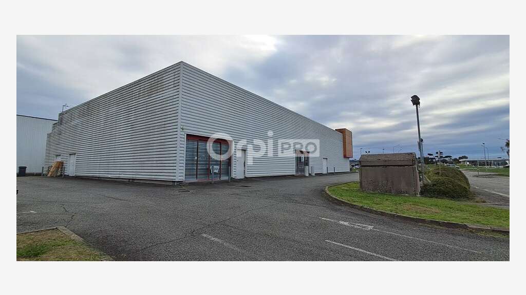 Local commercial de 370m² à louer à Lescar Soleil