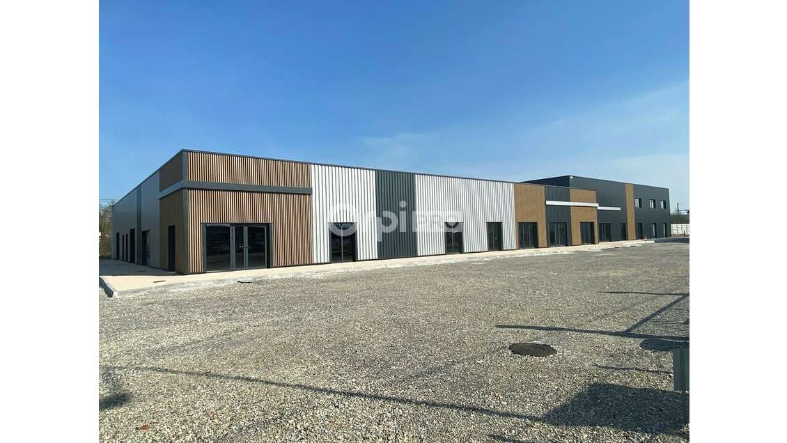 A louer Cellule Commerciale de 444m² Lescar Soleil