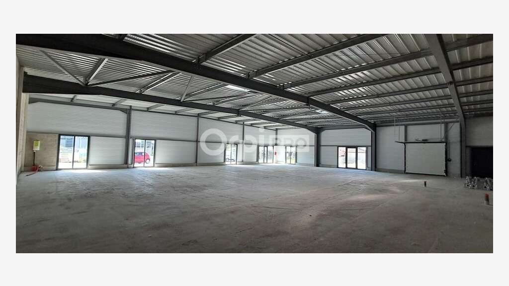 A louer Cellule Commerciale de 444m² Lescar Soleil