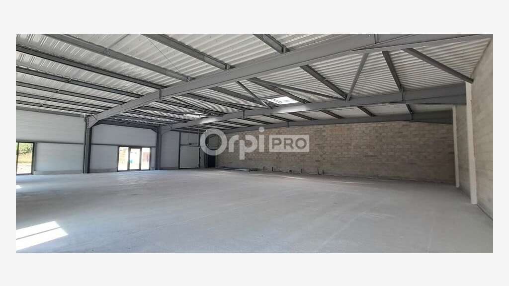 A louer Cellule Commerciale de 444m² Lescar Soleil