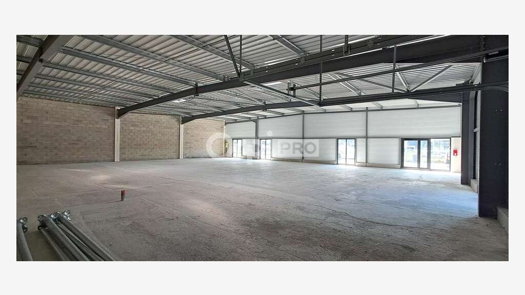 A louer Cellule Commerciale de 444m² Lescar Soleil