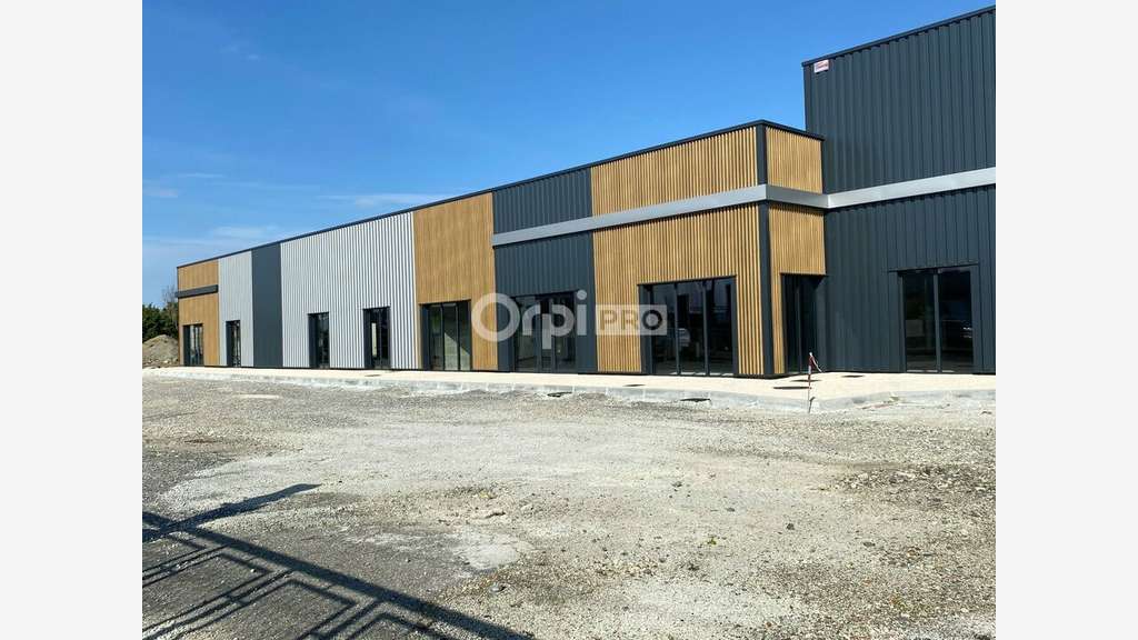 Cellule neuve 457m² à louer entrée Lescar Soleil