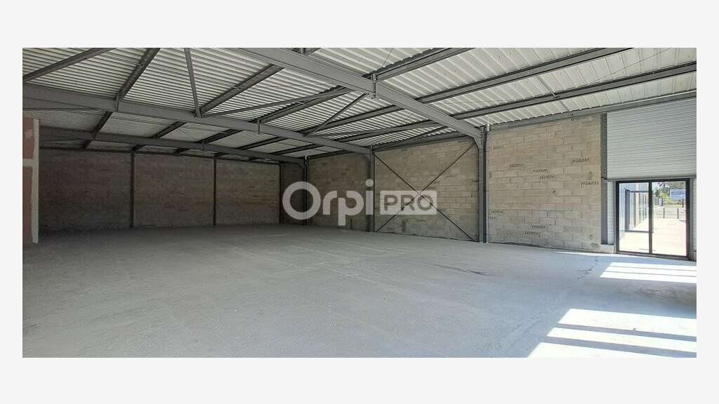 Cellule neuve 457m² à louer entrée Lescar Soleil