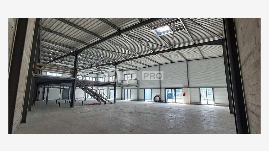 Cellule neuve 594m² à louer sur Lescar Soleil