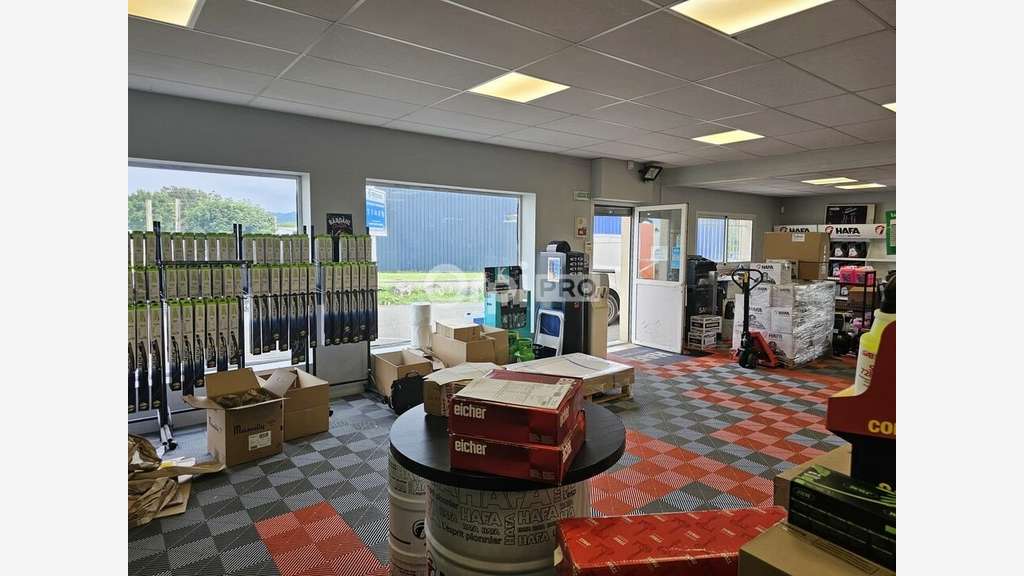 Local commercial 250m² à louer ZA Lescar Soleil