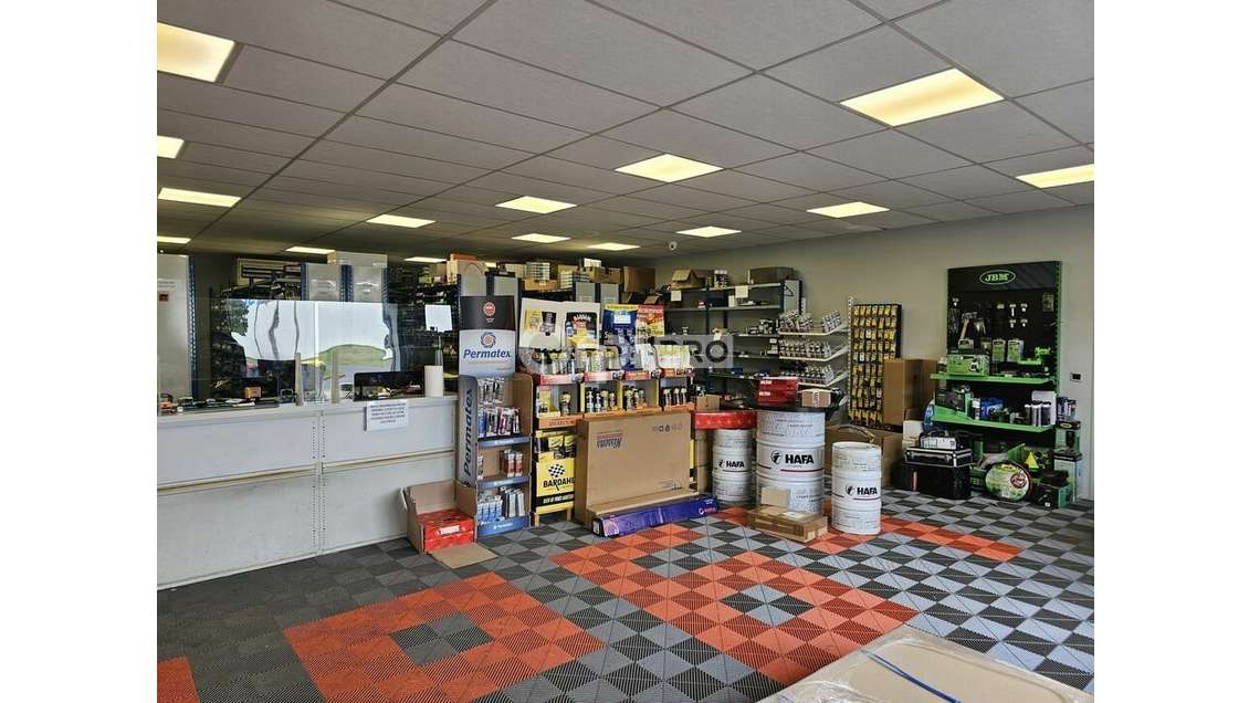 Local commercial 250m² à louer ZA Lescar Soleil