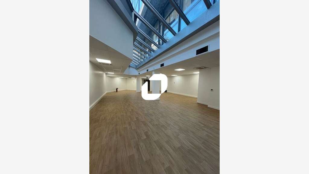 A louer Local commercial 157m² Levallois perret