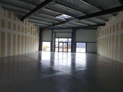 A louer cellule neuve 250m² retail park Lézignan