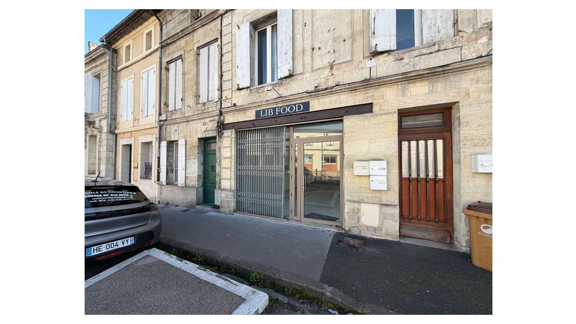 Local 100m² forte visibilité à louer à Libourne