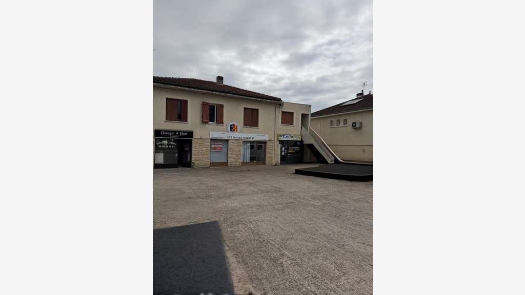 A louer local cial 48m² emplacement N°1 à Libourne