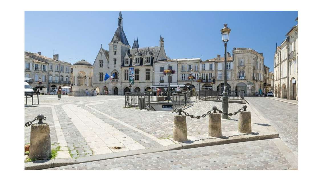 LIBOURNE - LOCAL COMMERCIAL à louer