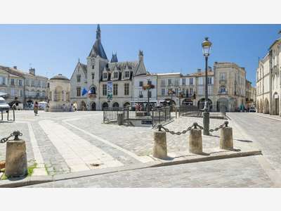Local commercial à louer empl N°1 à Libourne 