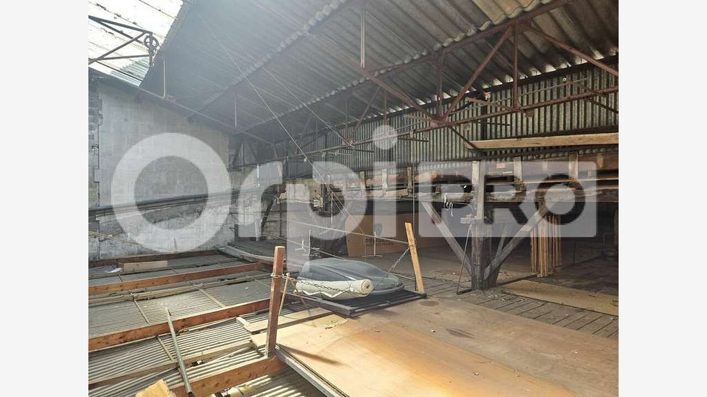 Local commercial 730m² à louer à Libourne 