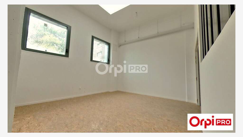 A louer local commercial 400m² à Lille 59800
