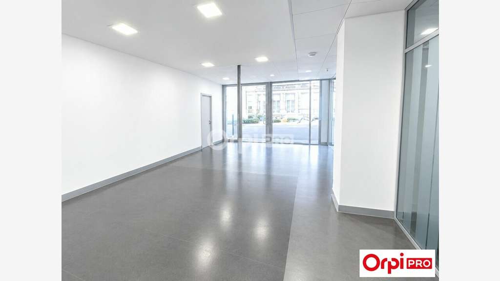LOCAL COMMERCIAL - 126m2- Lille (59800)