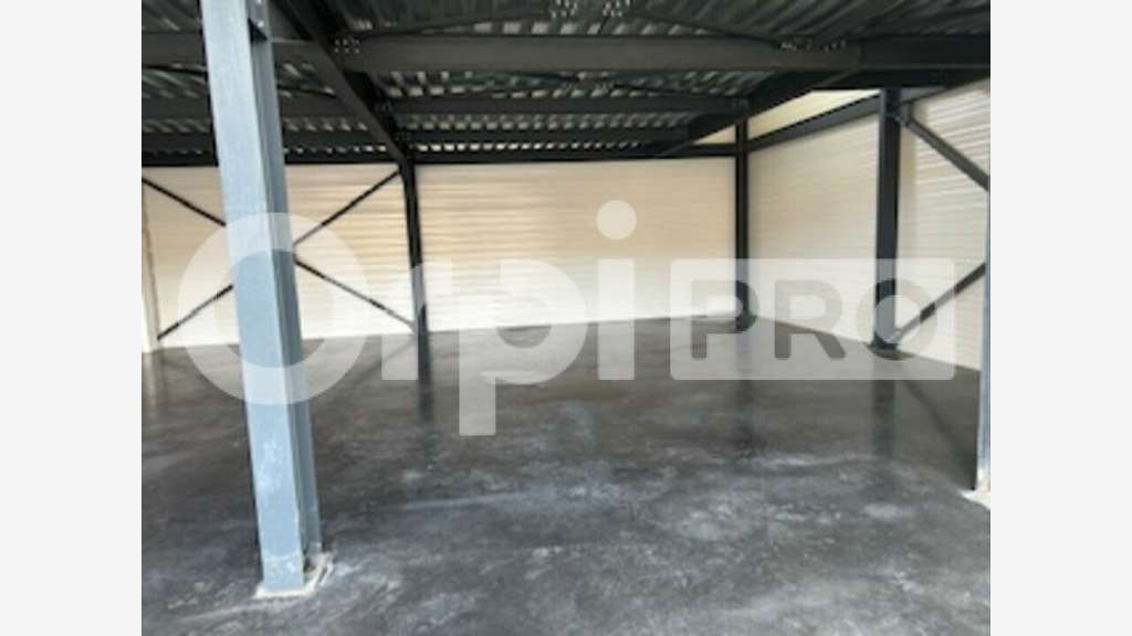 Local commercial 193m² à louer à Limas