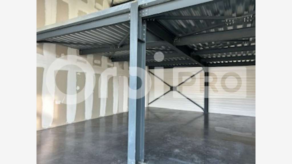 Local commercial 193m² à louer à Limas