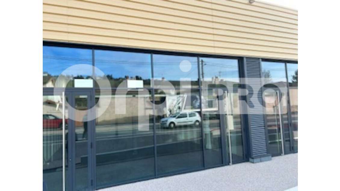 Local commercial 193m² à louer à Limas