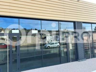 Local commercial 193m² à louer à Limas