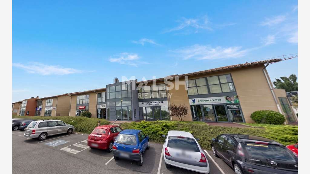 LOCAL COMMERCIAL À LOUER - 205 M² - LIMAS