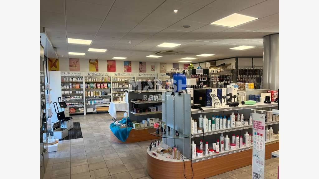 LOCAL COMMERCIAL À LOUER - 205 M² - LIMAS