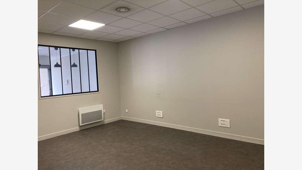 A louer grand local professionnel 270m² à Limoges